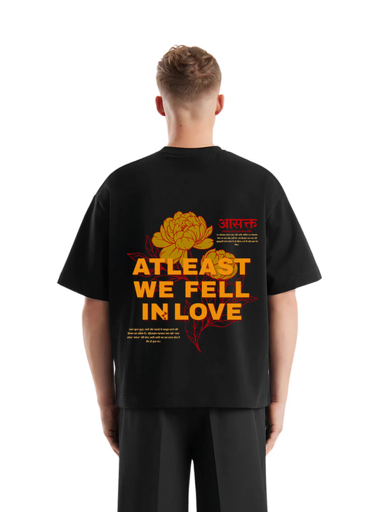 Atleast we fell in love black T-shirt - Streetvybe